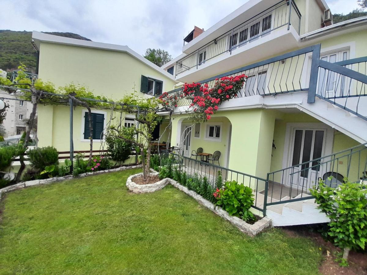 Apartments Simo Petrovac Exterior photo