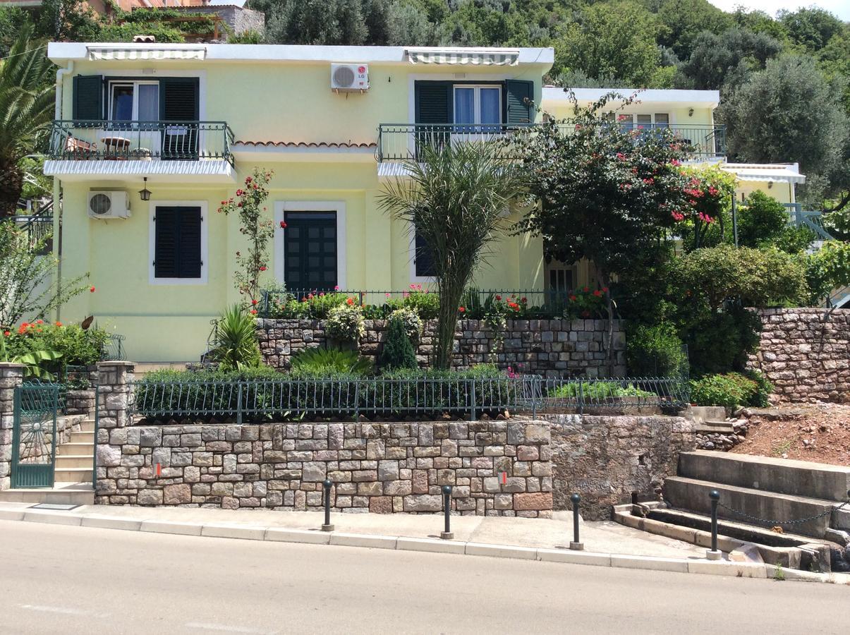 Apartments Simo Petrovac Exterior photo